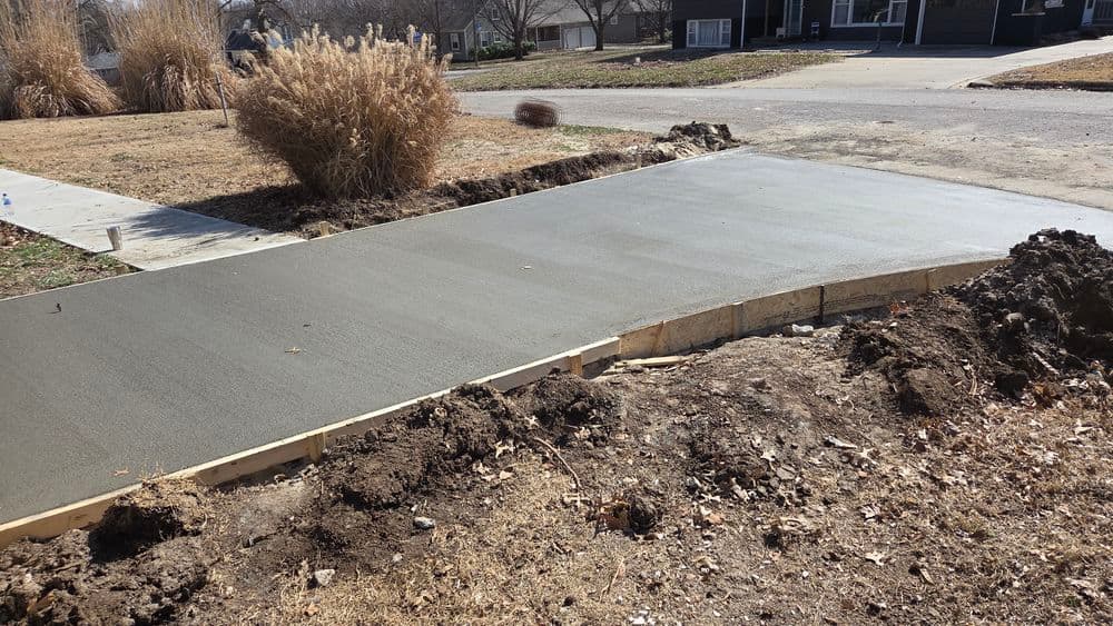 Gallery photos for Cracked Driveway Replaced with Fresh Concrete in Overland Park: Image #1