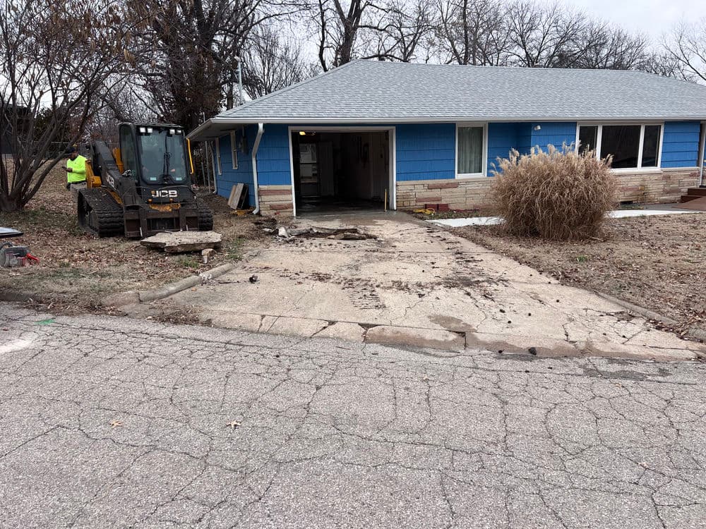 Gallery photos for Cracked Driveway Replaced with Fresh Concrete in Overland Park: Image #2