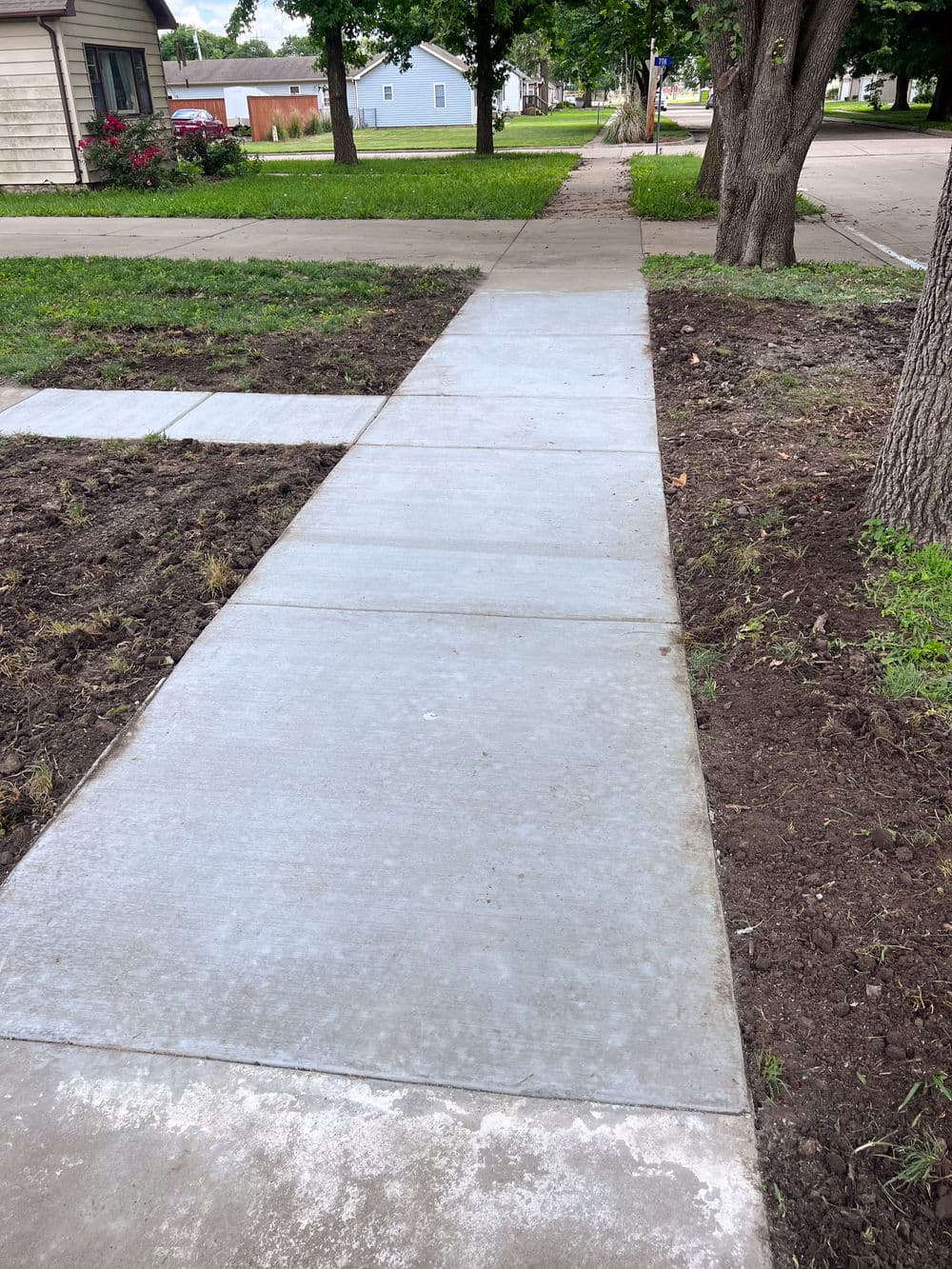 Gallery photos for Cracked Sidewalk Replaced With Fresh Concrete in Wamego: Image #2